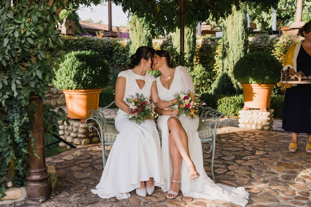 Fotografía de boda de Cristina y Silvia en ceremonia en antigua fábrica de harinas de JoseLomarPhoto
